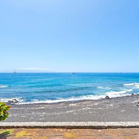 Neptuno Ocean View, Line With Pool Apartmán